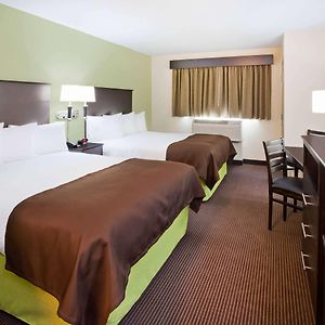 Deluxe Queen Room Mobility Access or Non-Smoking